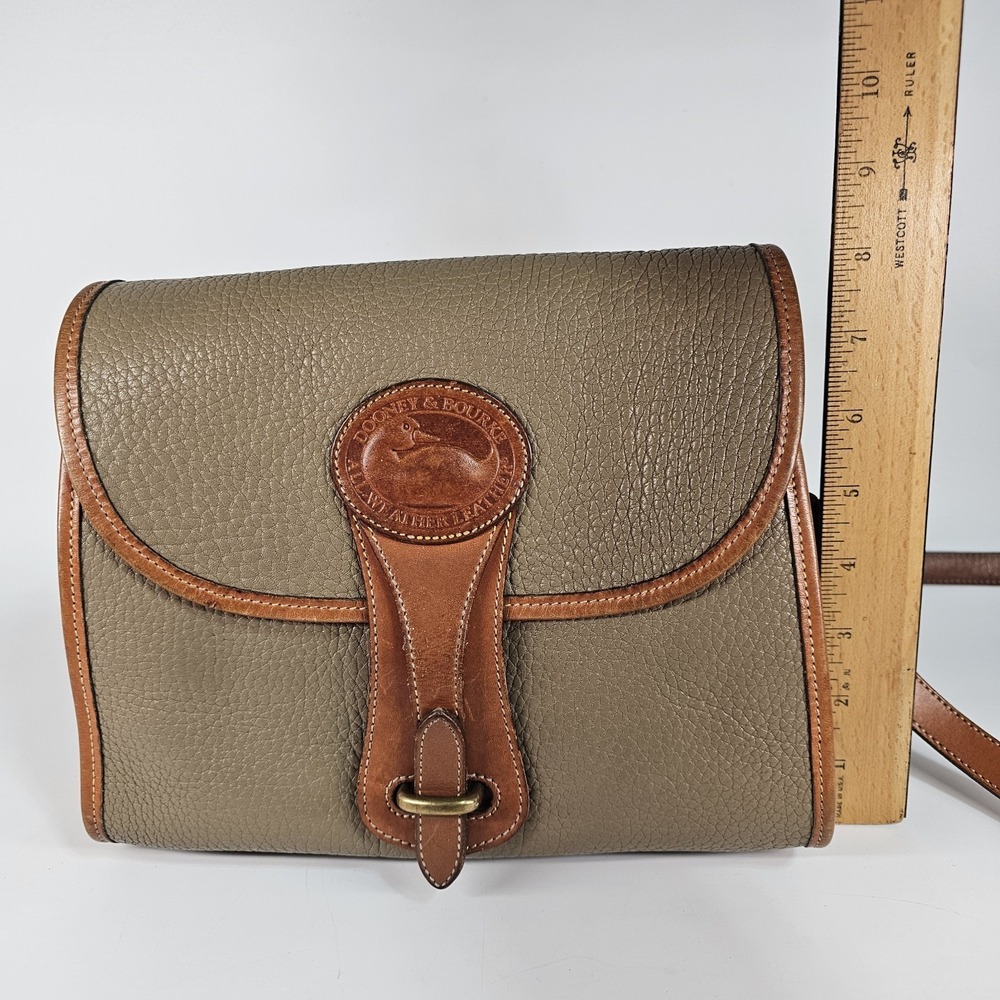 Vtg 90's Dooney & Bourke All Weather Leather Crossbody Bag Essex Flap Tan USA - Picture 5 of 16